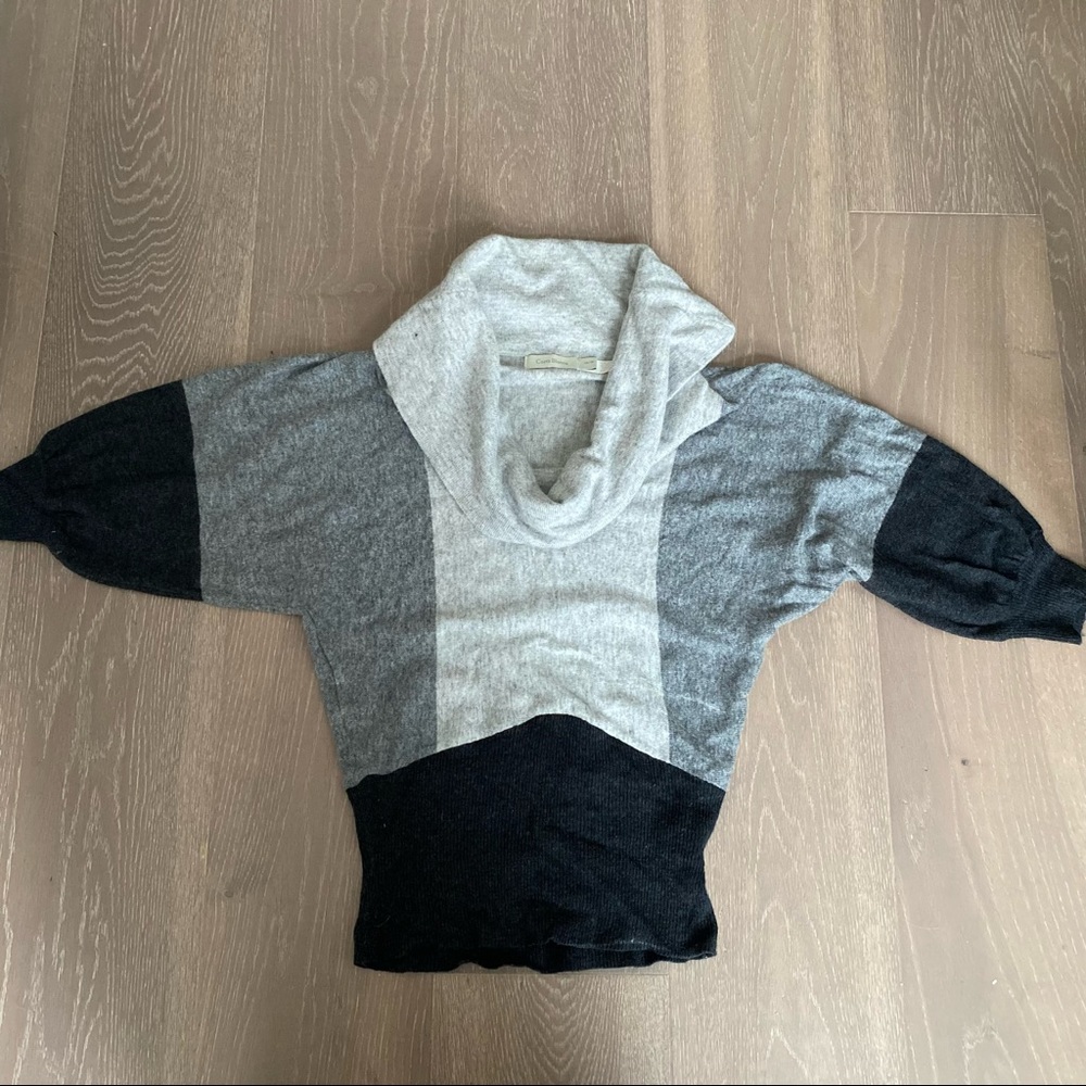 ⭐️SALE: 2/$30⭐️ Colour Block Crop Cowl Neck Top